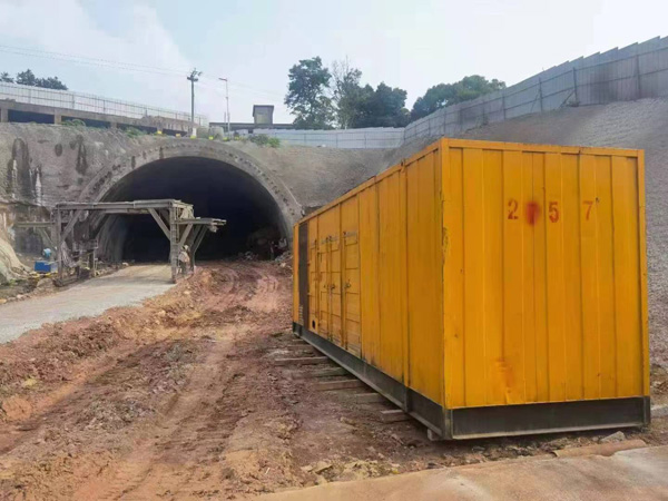 迭部发电机出租自启装置的工作原理是什么？