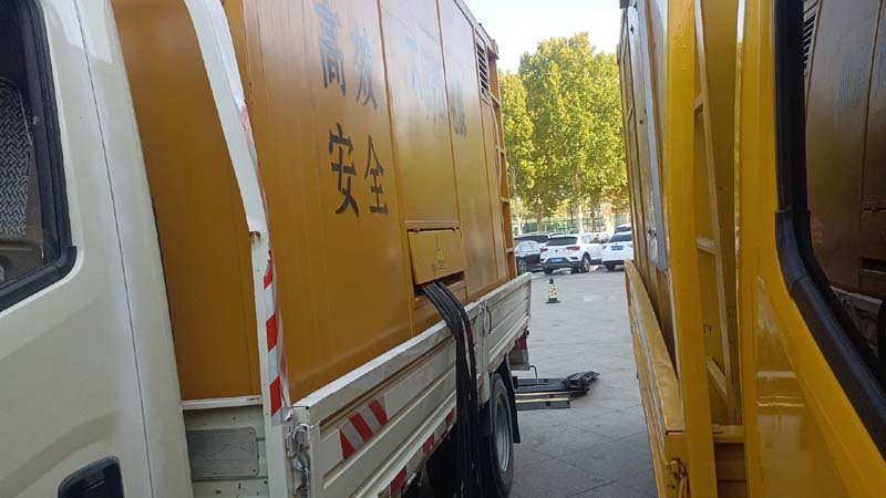 迭部如何判断柴油发电机组和UPS电源的切换时间是否符合要求？