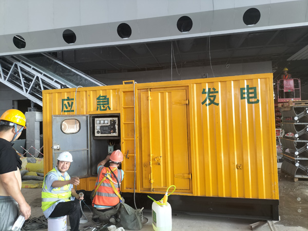 迭部怎样判断空气滤清器是否需要更换？