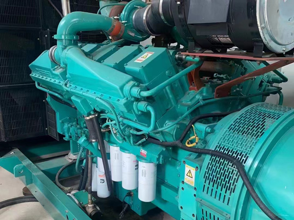 迭部更换100kW柴油发电机组机油时，需要注意哪些事项？