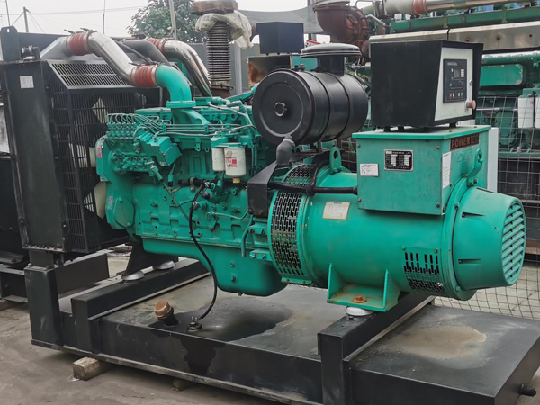 迭部冬季低温环境下，500KW发电机组启动电瓶的容量需求具体会增加多少？