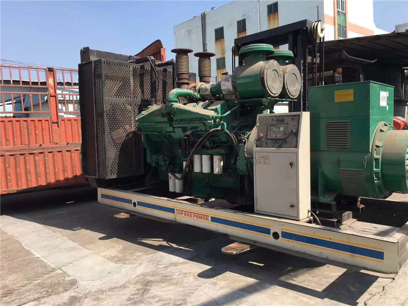 迭部如何判断柴油发电机组的机油温度是否达到了合适的预热温度？