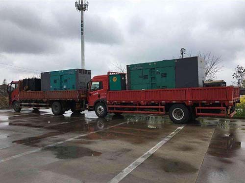 迭部涂抹密封胶后，需要等待多长时间才能安装水冷式机油散热器密封件？